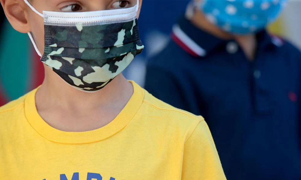 ΕΚΠΑ: Η υποχρεωτική χρήση μάσκας στα σχολεία μείωσε τα κρούσματα κατά την περίοδο του κύματος της Δέλτα